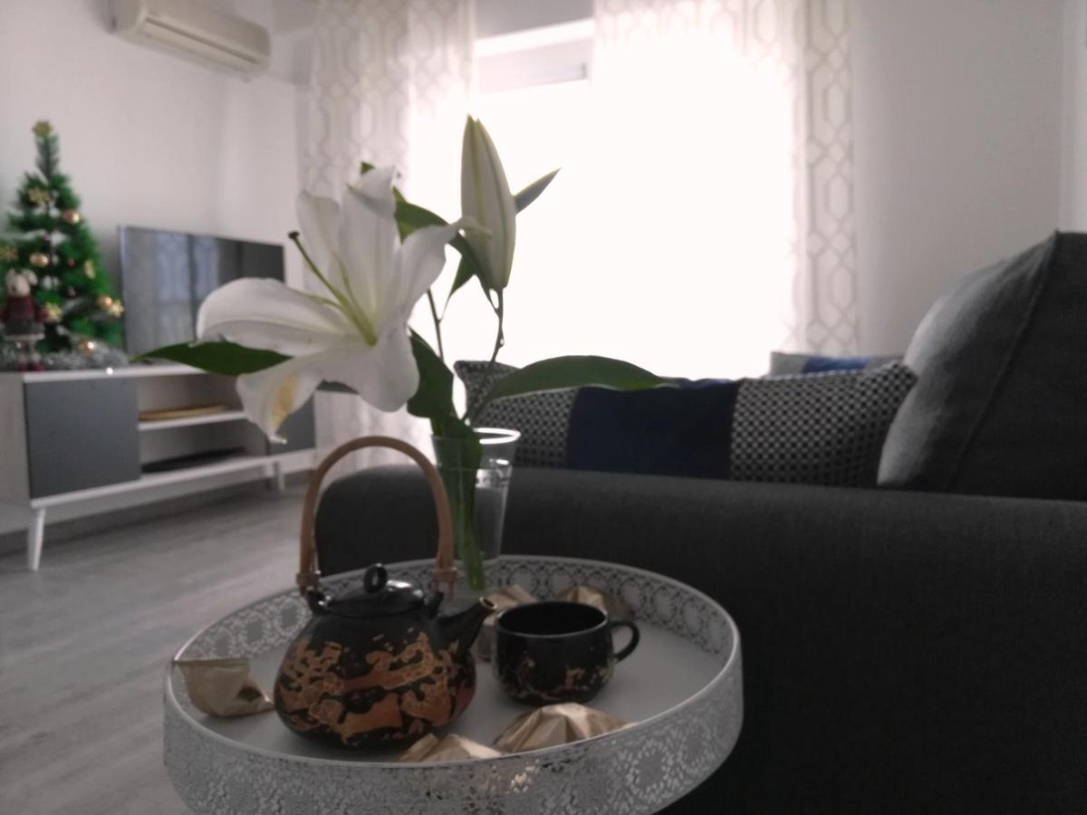 Beachfront Modern And Spacious Apartment Torrevieja Bagian luar foto