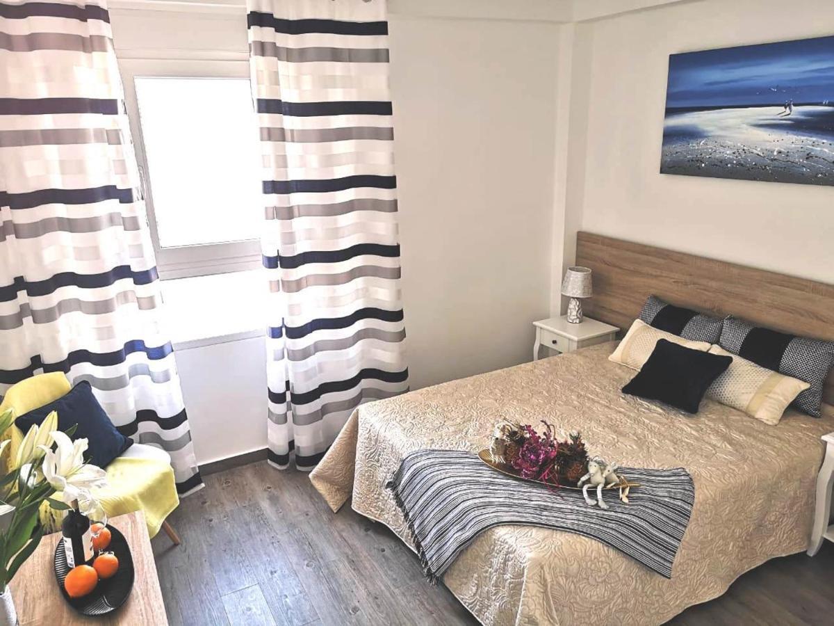 Beachfront Modern And Spacious Apartment Torrevieja Bagian luar foto