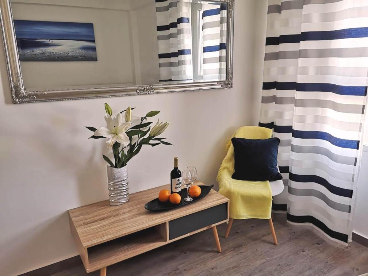 Beachfront Modern And Spacious Apartment Torrevieja Bagian luar foto