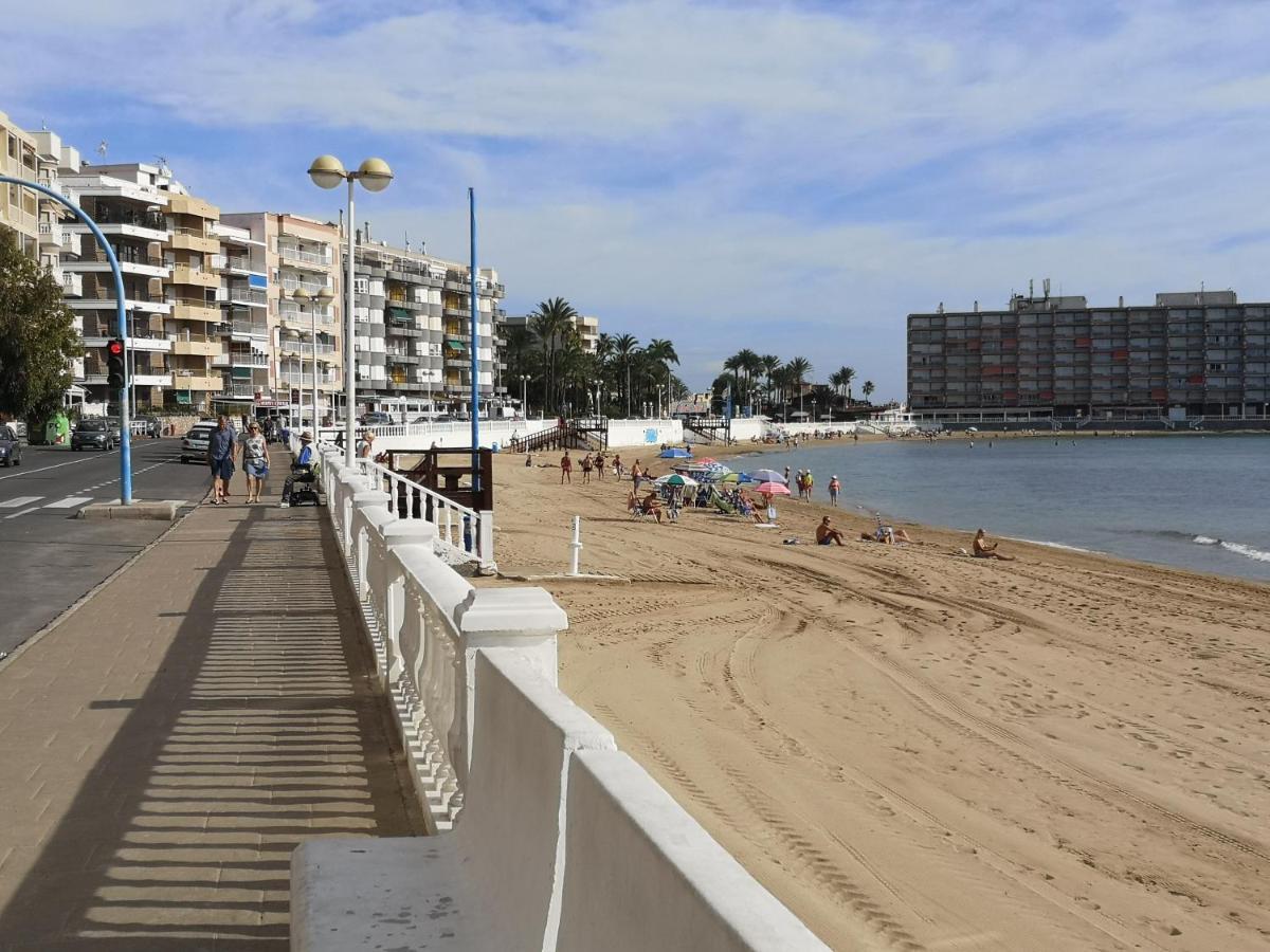 Beachfront Modern And Spacious Apartment Torrevieja Bagian luar foto